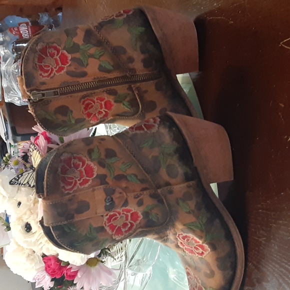 Boots - Picture 1 of 4